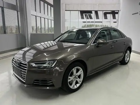 Audi A4L 2018