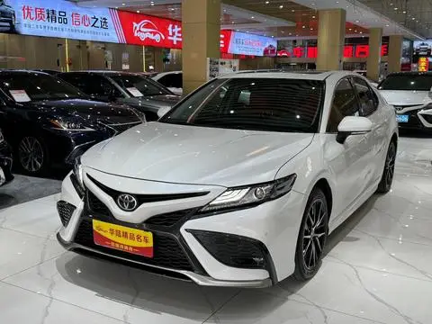 Toyota Camry 2021 — фото 1