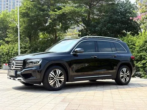 Mercedes-Benz GLB 2024 — фото 1
