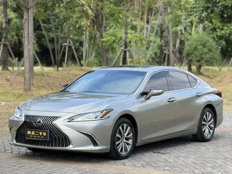 Lexus ES 2020