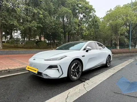Geely E8 2024