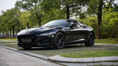 Jaguar F-TYPE 2023 — фото 1