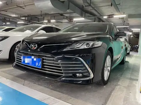 Toyota Camry 2022 — фото 1