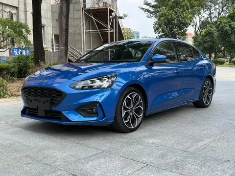 Ford Focus 2021 — фото 1