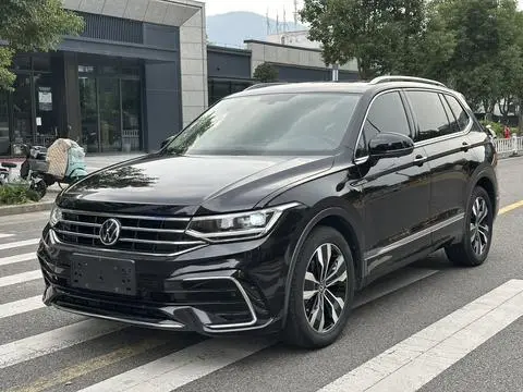 Volkswagen Tiguan L 2022 — фото 1