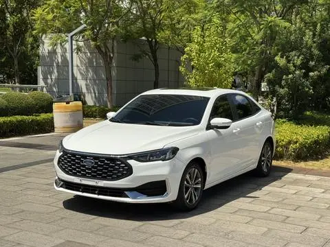 Ford Escort 2021 — фото 1