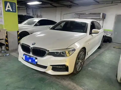 BMW 5 Series 2018 — фото 1