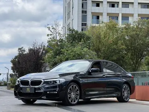 BMW 5 Series 2018 — фото 1
