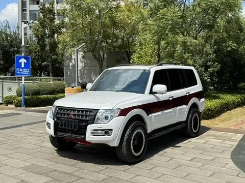 Mitsubishi 帕杰罗 2011