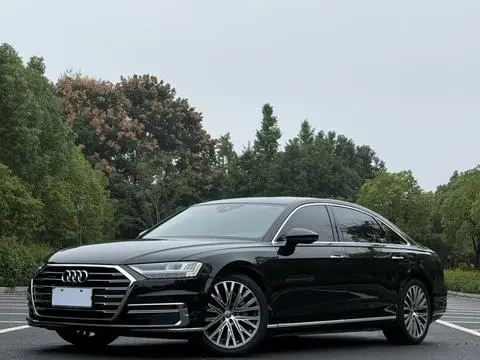 Audi A8 2018 — фото 1