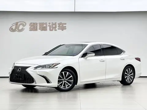 Lexus ES 2018 — фото 1