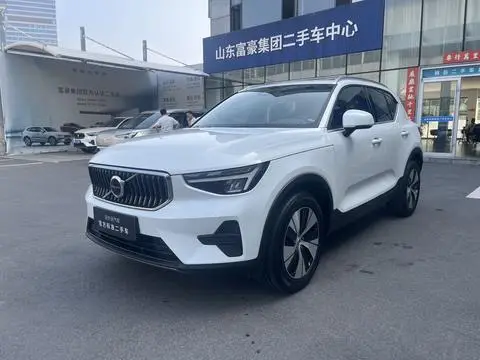 Volvo XC40 2025