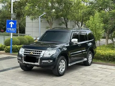 Mitsubishi 帕杰罗 2016