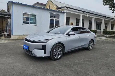 Geely L6 2025