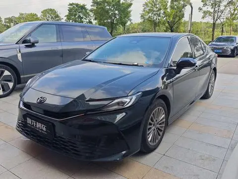 Toyota Camry 2024 — фото 1