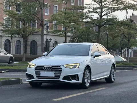 Audi A4L 2019 — фото 1
