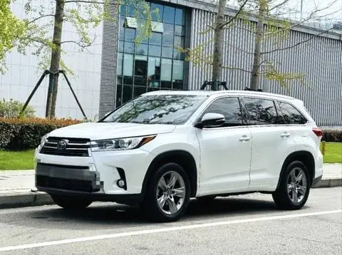 Toyota Highlander 2021 — фото 1