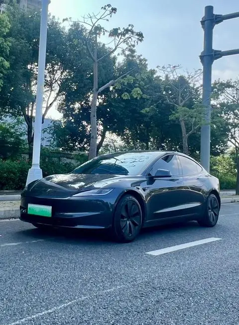 Tesla Model 3 2025