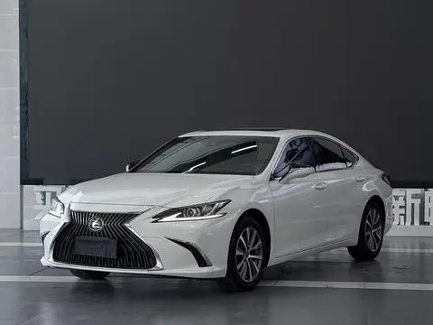 Lexus ES 2020