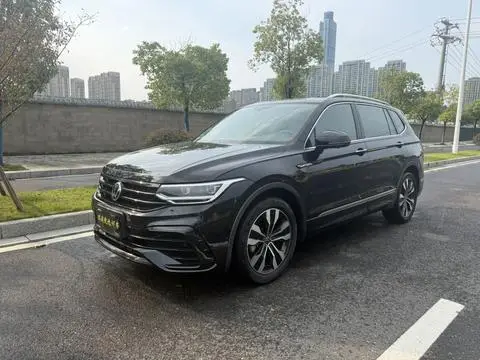 Volkswagen Tiguan L 2022 — фото 1
