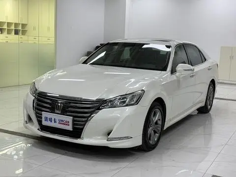 Toyota Crown 2015