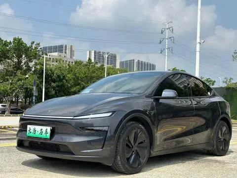 Tesla Model Y 2025