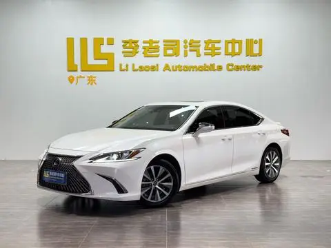 Lexus ES 2020 — фото 1