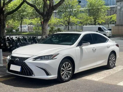 Lexus ES 2021