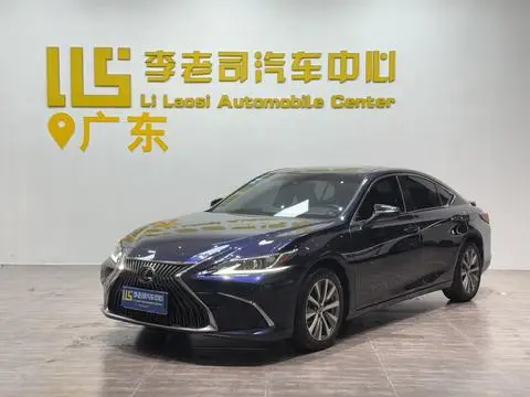 Lexus ES 2020 — фото 1