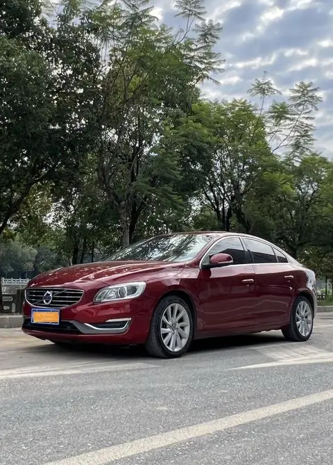 Volvo S60 2015 — фото 1