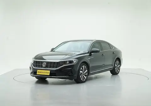 Volkswagen Passat 2023 — фото 1
