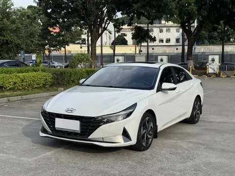 Hyundai Elantra 2022