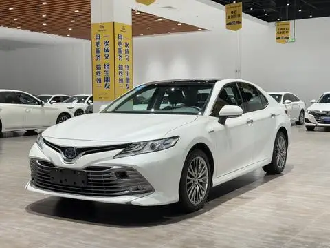 Toyota Camry 2018 — фото 1