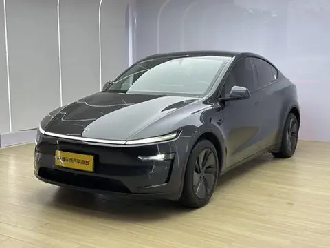 Tesla Model Y 2025