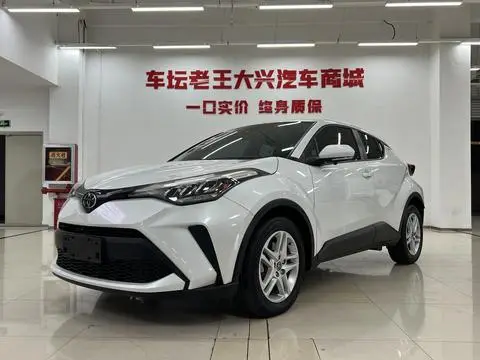 Toyota C-HR 2023 — фото 1