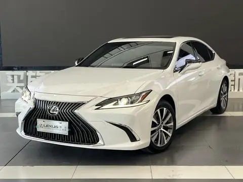 Lexus ES 2020