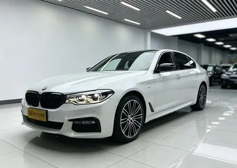 BMW 5 Series 2018 — фото 1