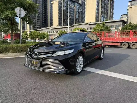 Toyota Camry 2018 — фото 1