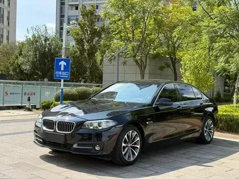 BMW 5 Series 2017 — фото 1
