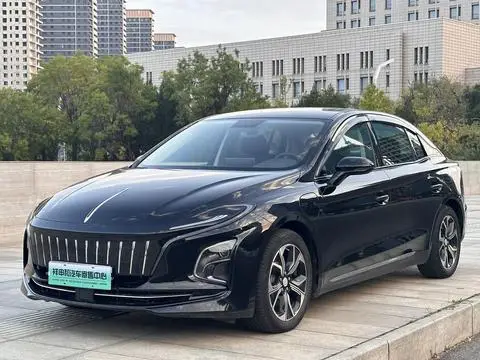 Hongqi E-QM5 2024