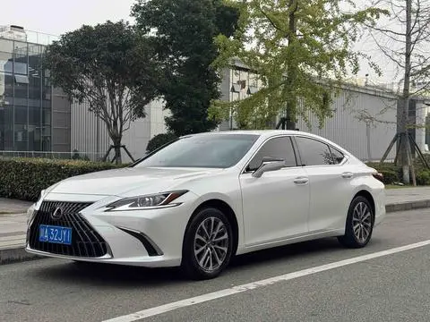 Lexus ES 2021