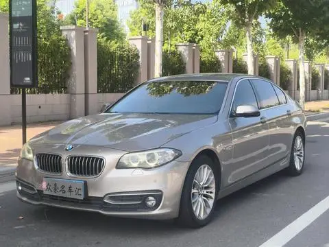 BMW 5 Series 2017 — фото 1