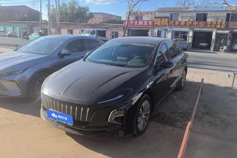 Hongqi E-QM5 2023