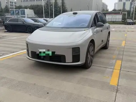 Li i8 2025