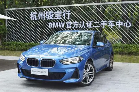 BMW 1 Series 2019 — фото 1