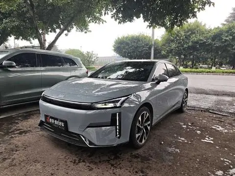 Geely L6 2023