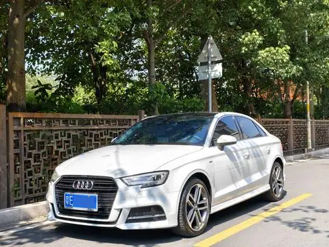 Audi A3 2018 — фото 1