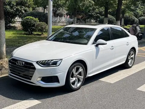 Audi A4L 2022 — фото 1