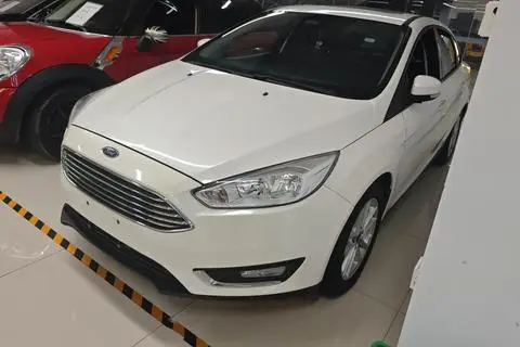 Ford Focus 2015 — фото 1