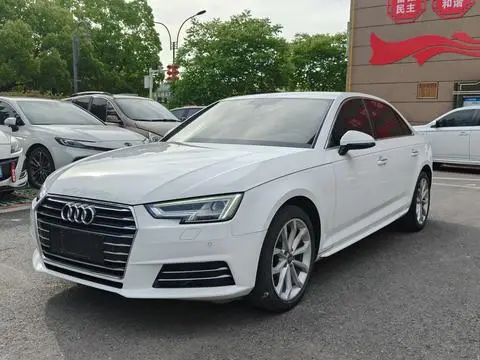 Audi A4L 2017 — фото 1